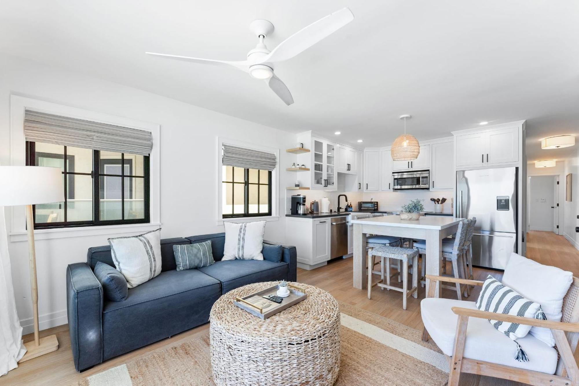 N Oceanfront Masterpiece With Rooftop & Hot Tub Holiday home *