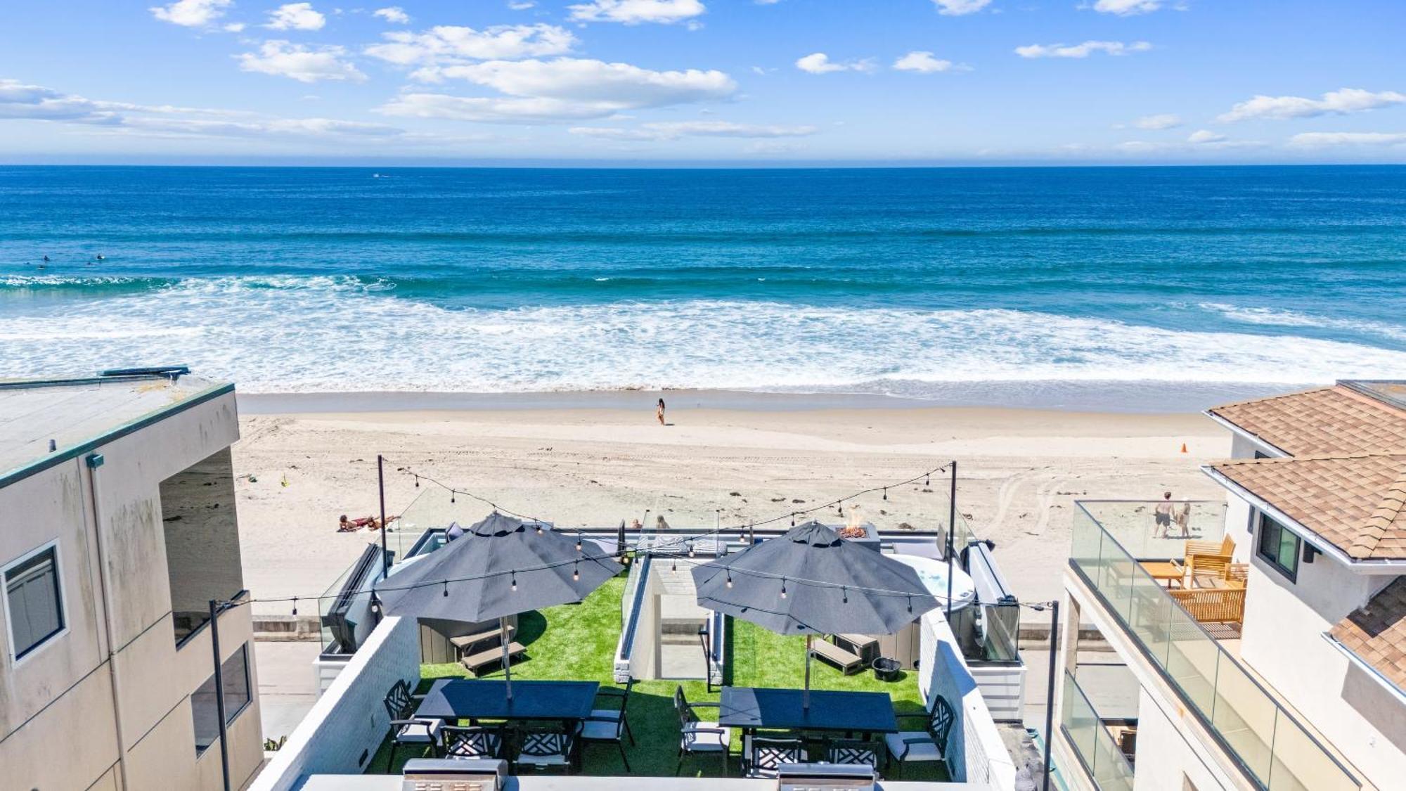 N Oceanfront Masterpiece With Rooftop & Hot Tub Holiday home