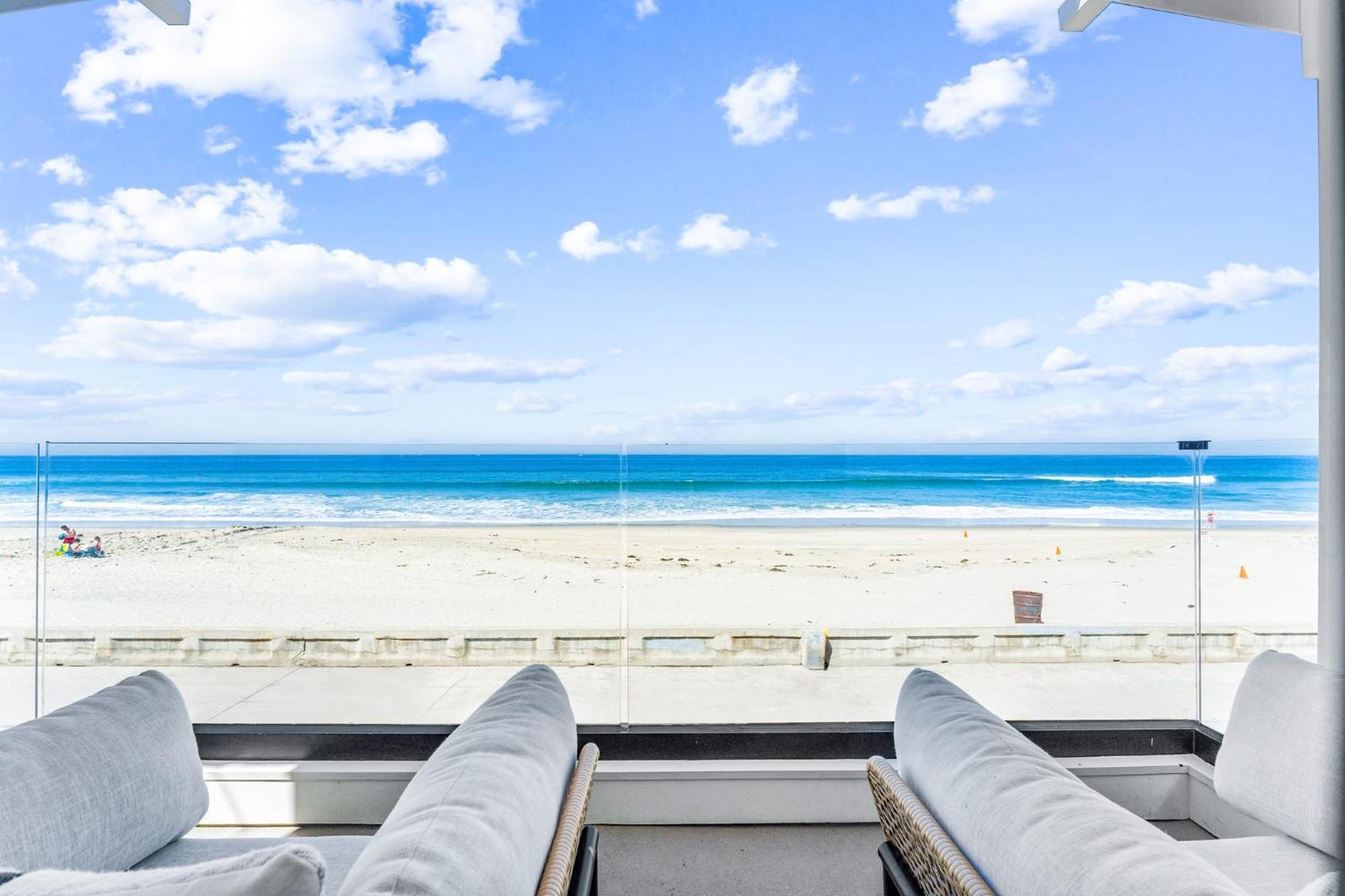 N Oceanfront Masterpiece With Rooftop & Hot Tub