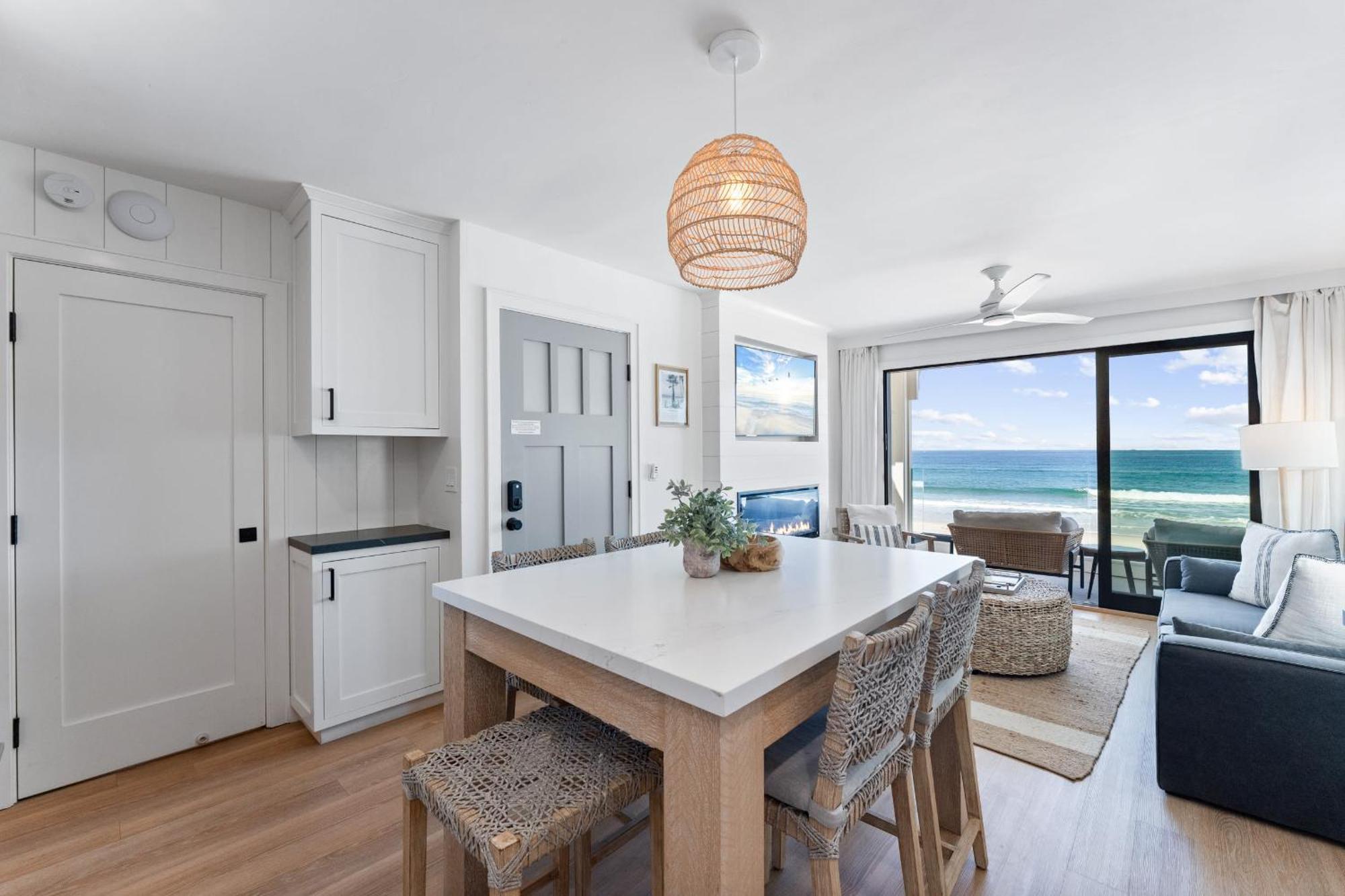 Holiday home N Oceanfront Masterpiece With Rooftop & Hot Tub