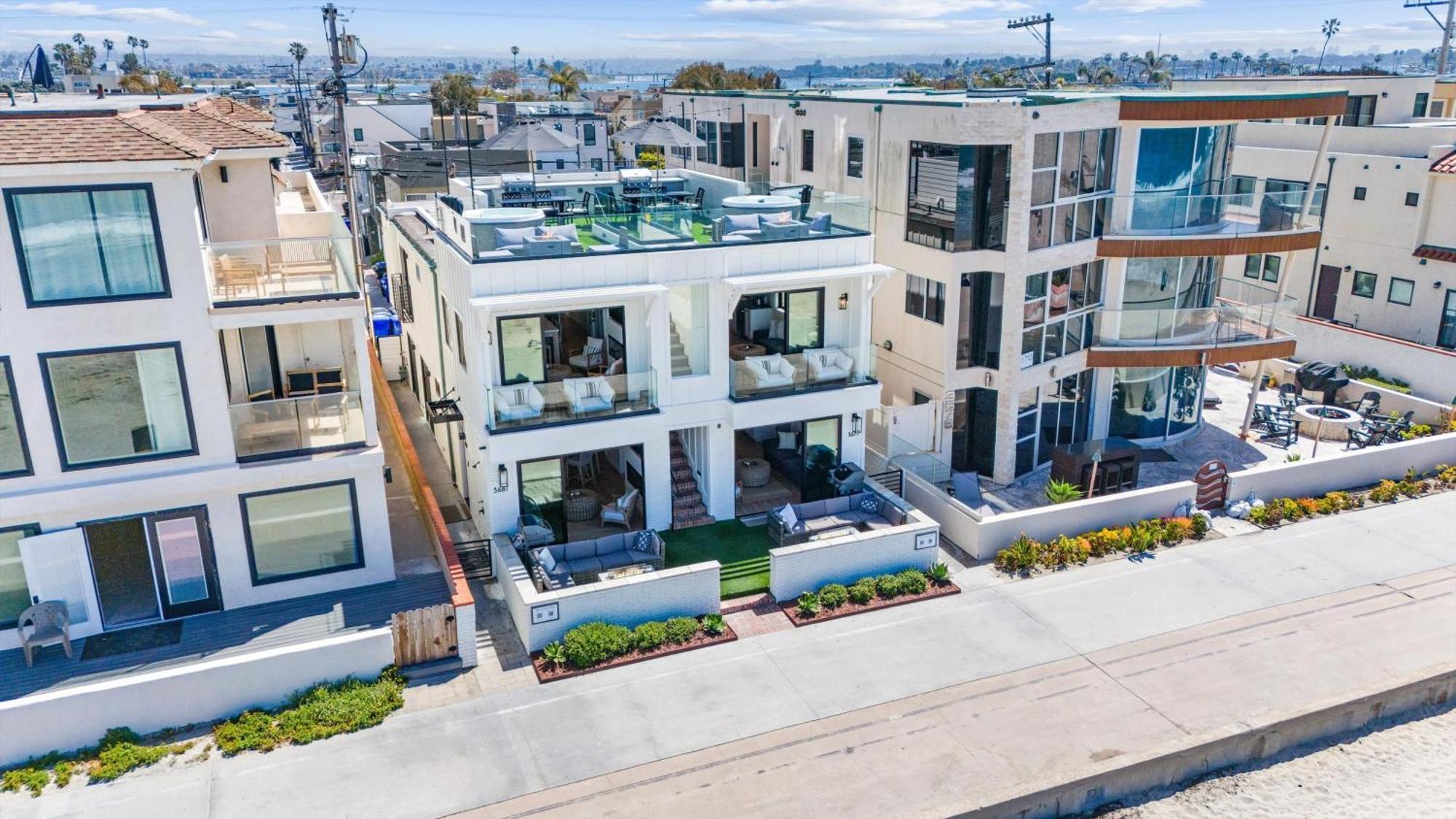 N Oceanfront Masterpiece With Rooftop & Hot Tub Holiday home *