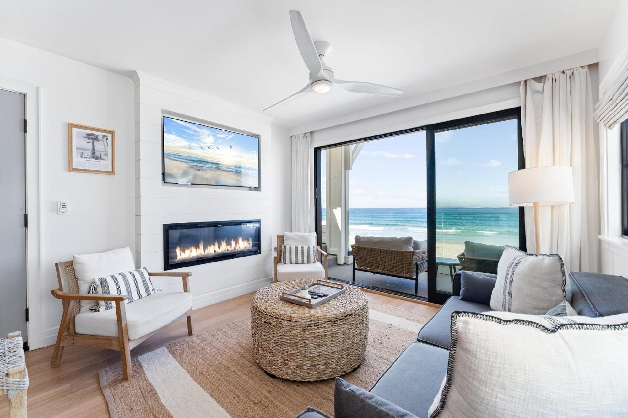 N Oceanfront Masterpiece With Rooftop & Hot Tub Holiday home *