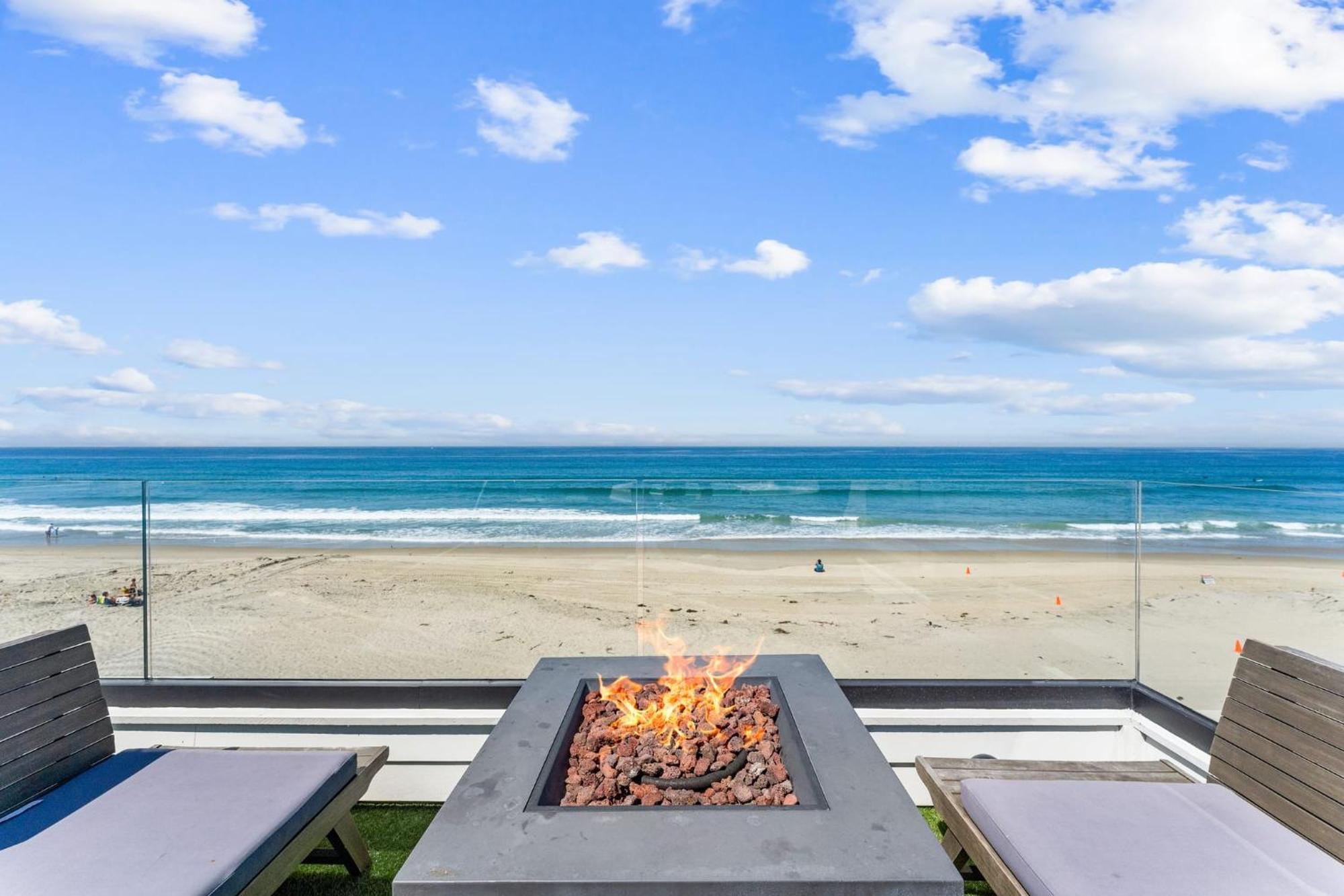 N Oceanfront Masterpiece With Rooftop & Hot Tub Holiday home San Diego
